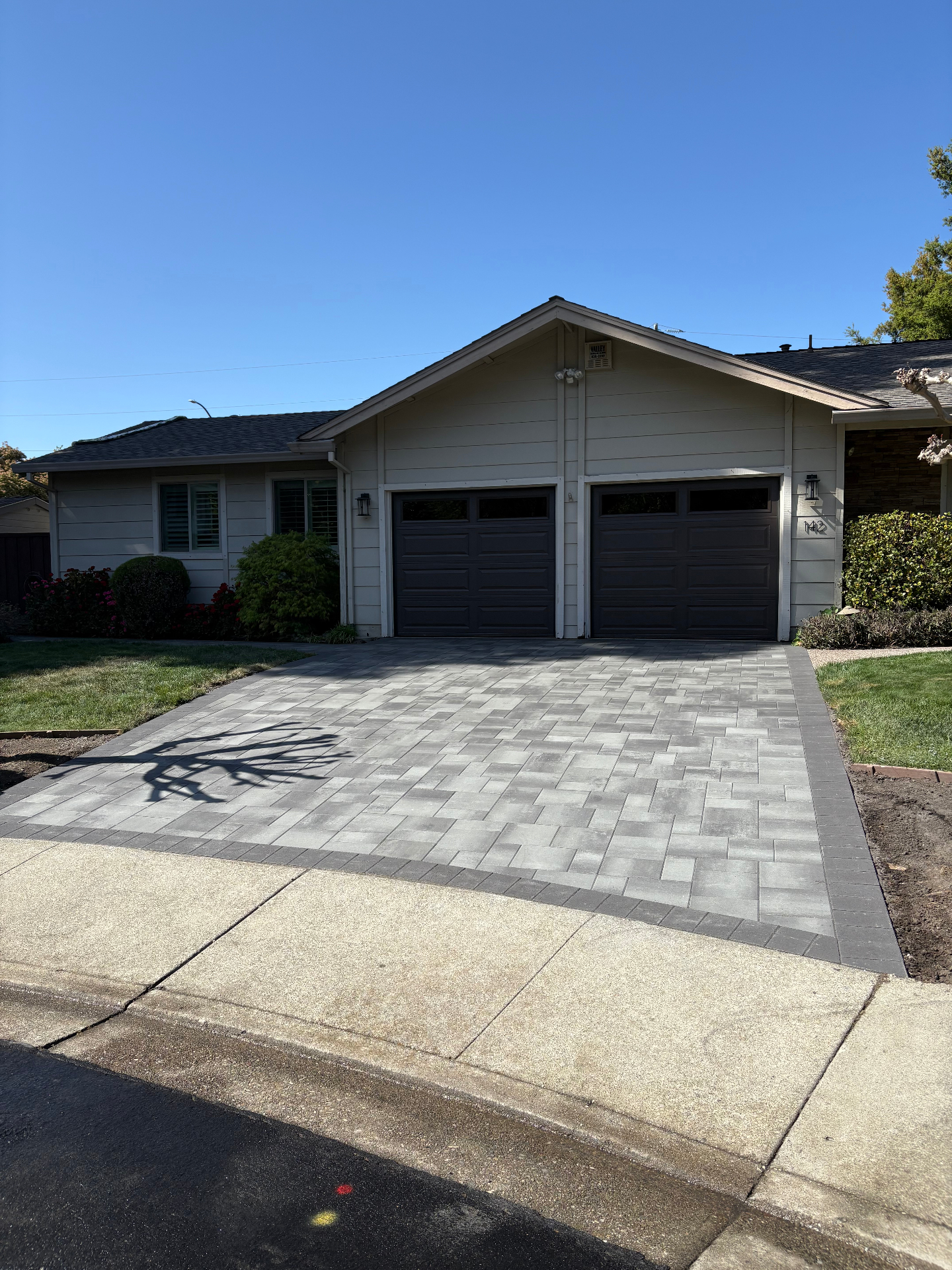 Completed Belgard Catalina Grande driveway in light gray tones
